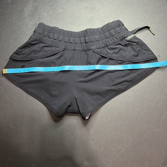 Lululemon reversable cactus short - Picture 8 of 8